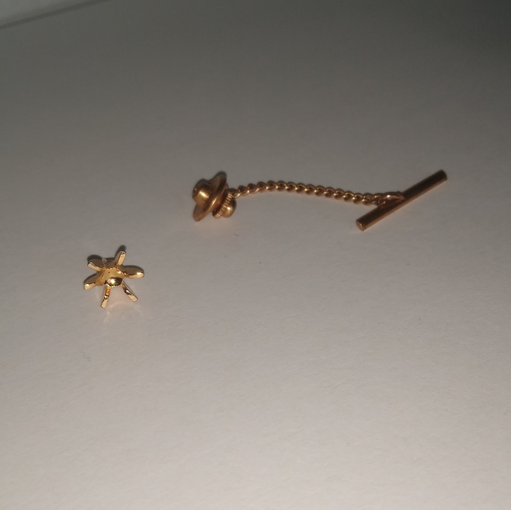 Tie Tack Gold Tone Starburst 1970s Mad Men Style One-of-a-Kind Vintage Gift - Picture 4 of 9